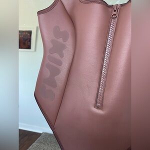 SKIMS RUBBERIZED SCUBA SWIM SCOOP NECK ONE PIECE in cocoa NWT